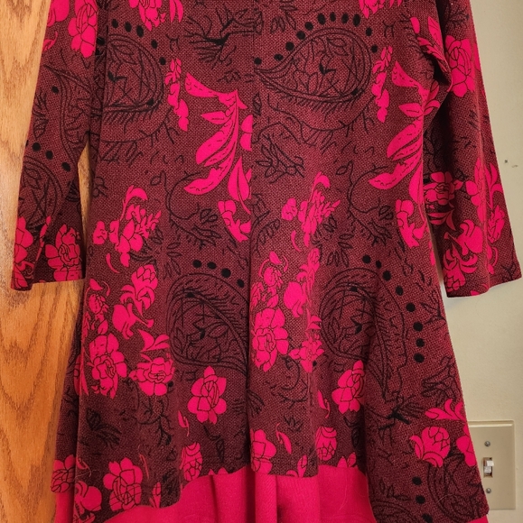 Red Rose Top - Picture 2 of 3